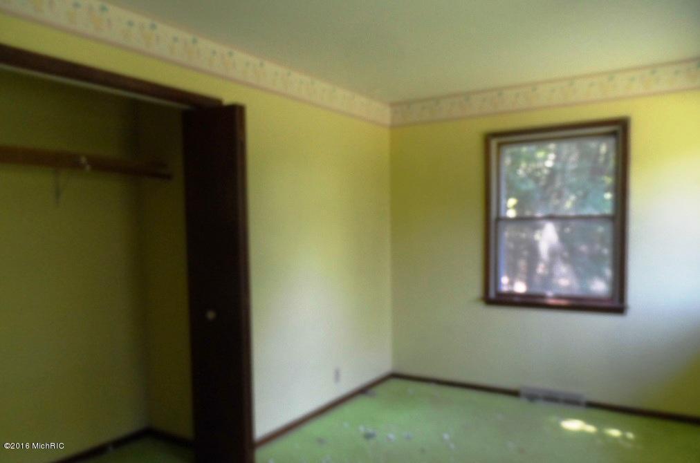 439 6th St, Plainwell, MI 49080 photo 7