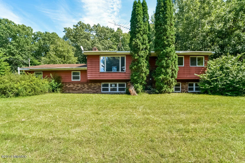 439 6th St, Plainwell, MI 49080 photo 1