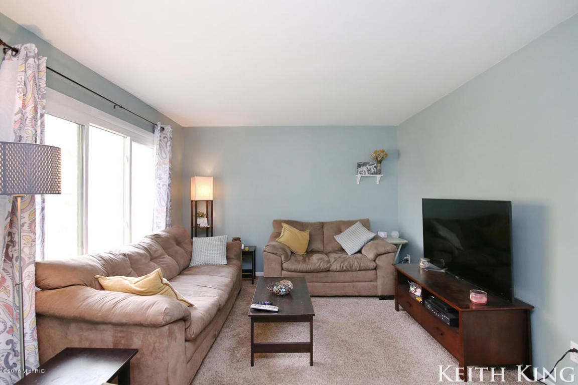 261 Jane Ellen, Lowell, MI 49331 photo 3