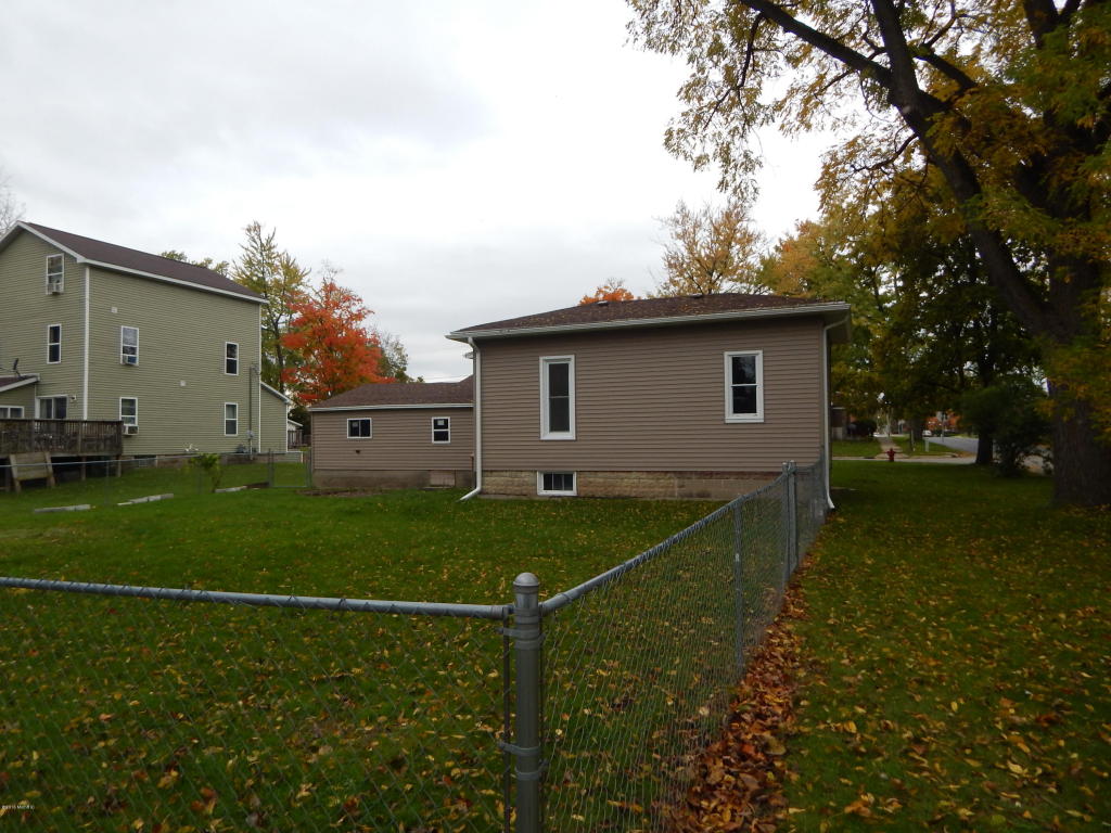 34 E Maple, Fremont, MI 49412 photo 7