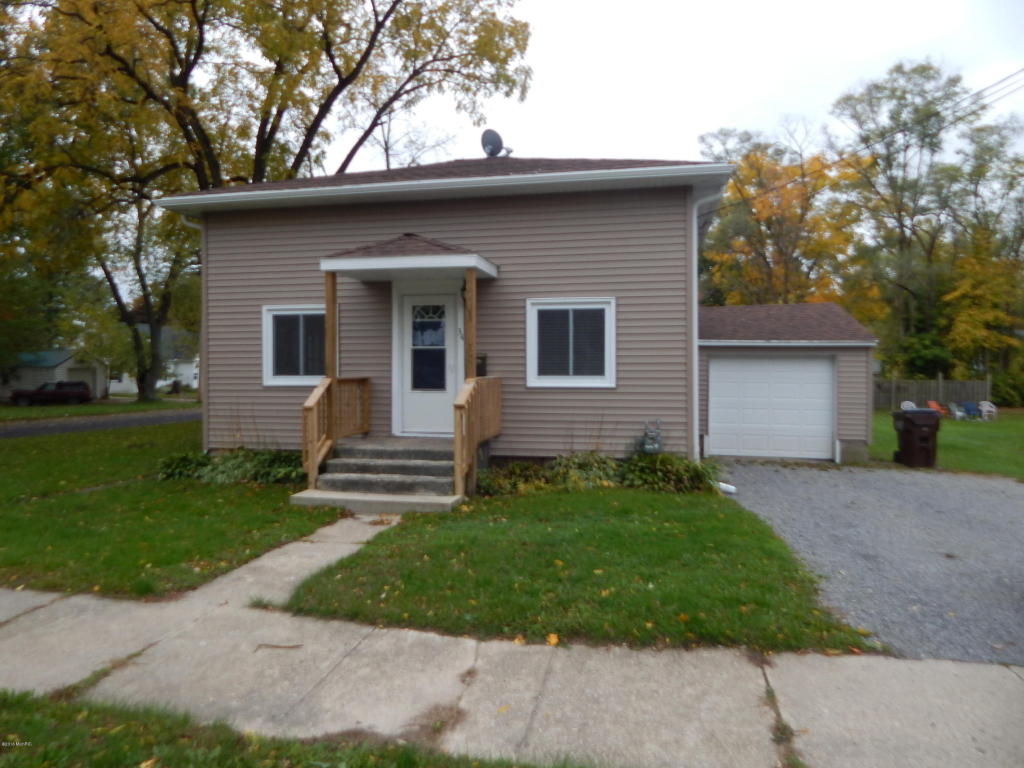 34 E Maple, Fremont, MI 49412 photo 1