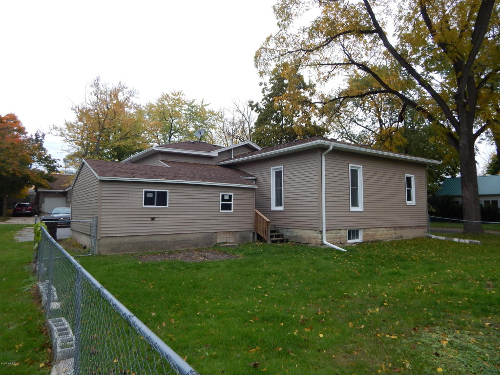 34 E Maple, Fremont, MI 49412 photo 10