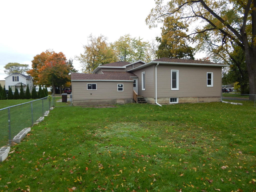 34 E Maple, Fremont, MI 49412 photo 9