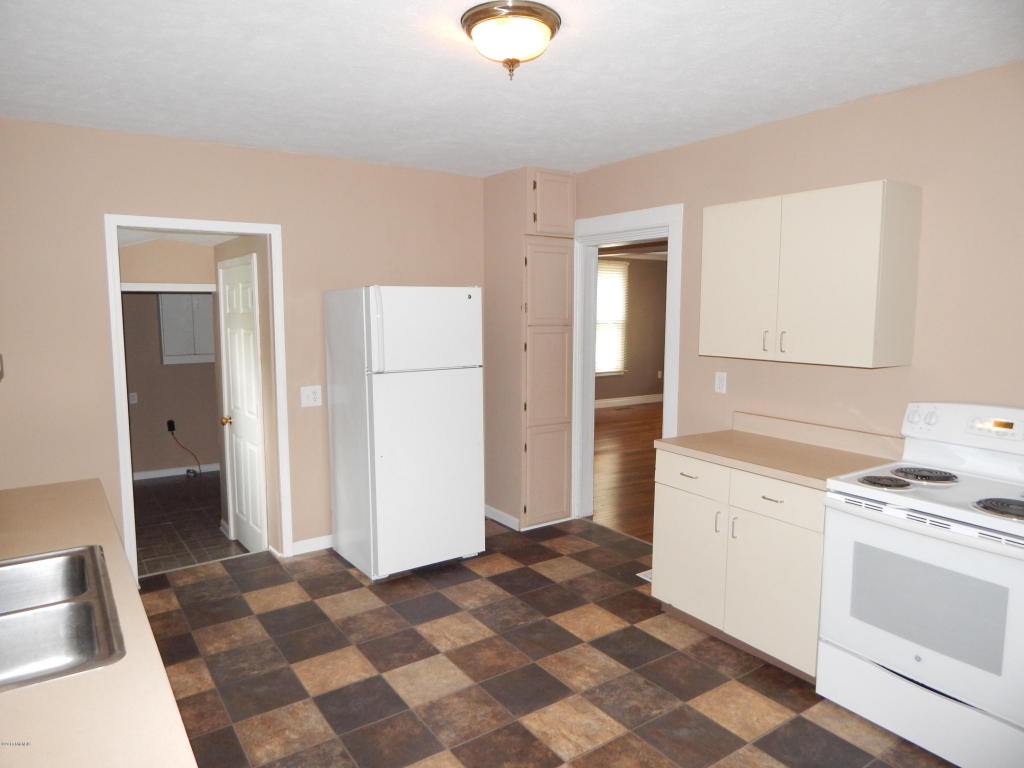 34 E Maple, Fremont, MI 49412 photo 3