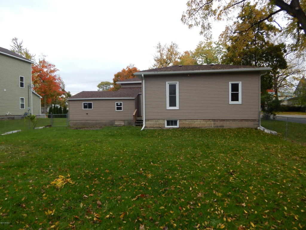 34 E Maple, Fremont, MI 49412 photo 8