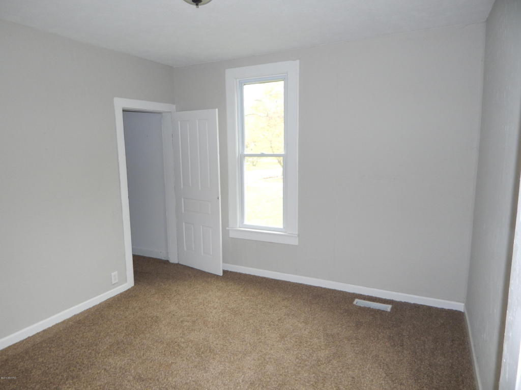 34 E Maple, Fremont, MI 49412 photo 23