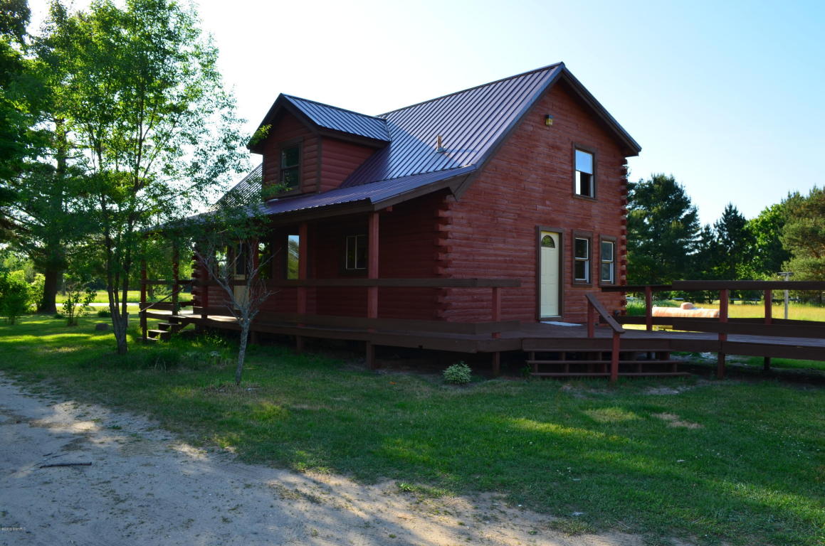 1224 N Spruce Ave, White Cloud, MI 49349 photo 5