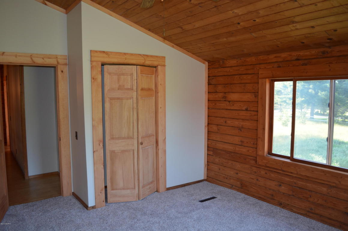1224 N Spruce Ave, White Cloud, MI 49349 photo 14