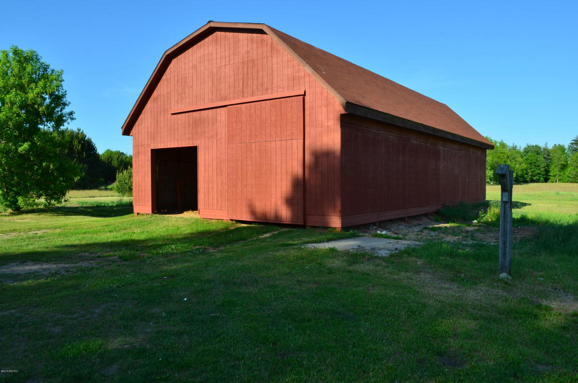 1224 N Spruce Ave, White Cloud, MI 49349 photo 2