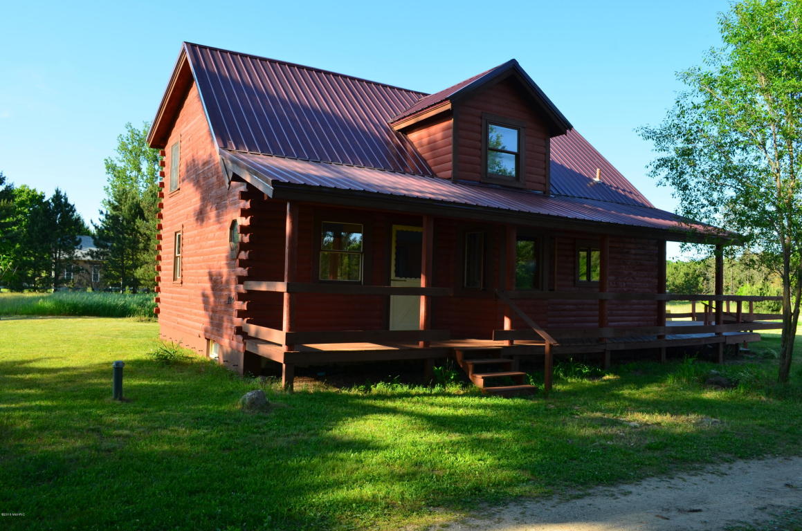 1224 N Spruce Ave, White Cloud, MI 49349 photo 1