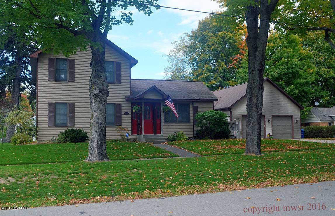 224 E Third St, Pentwater, MI 49449 photo 3