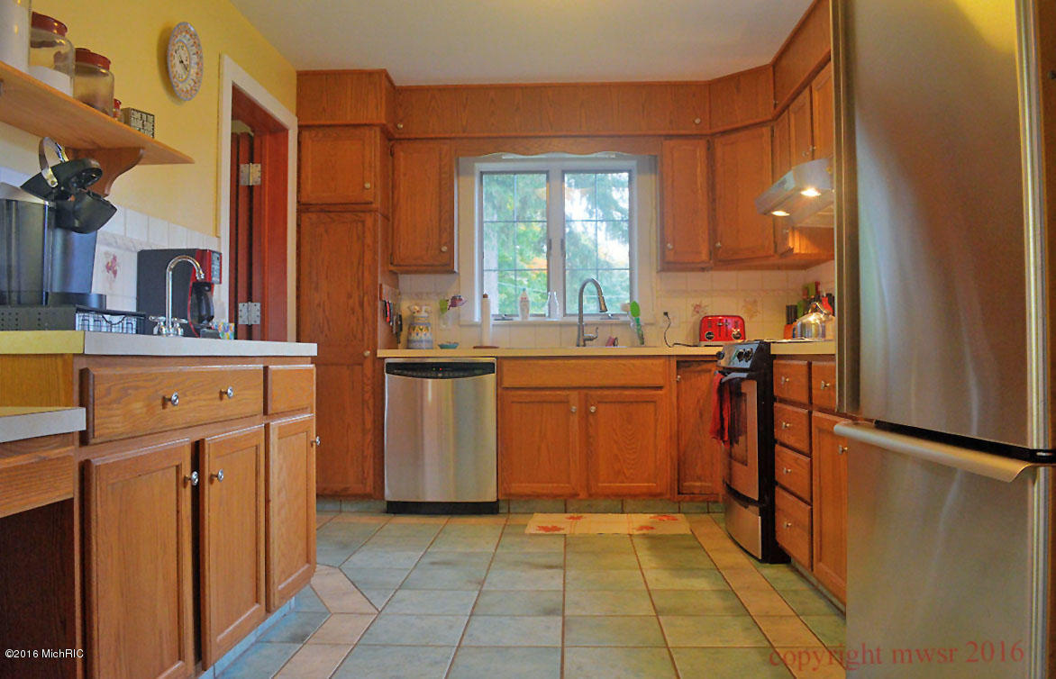 224 E Third St, Pentwater, MI 49449 photo 5