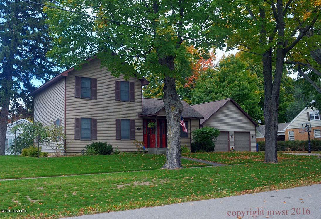 224 E Third St, Pentwater, MI 49449 photo 4