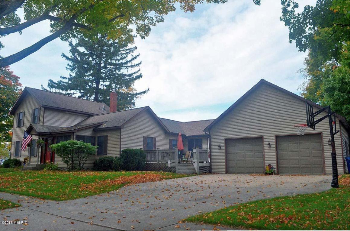 224 E Third St, Pentwater, MI 49449 photo 2