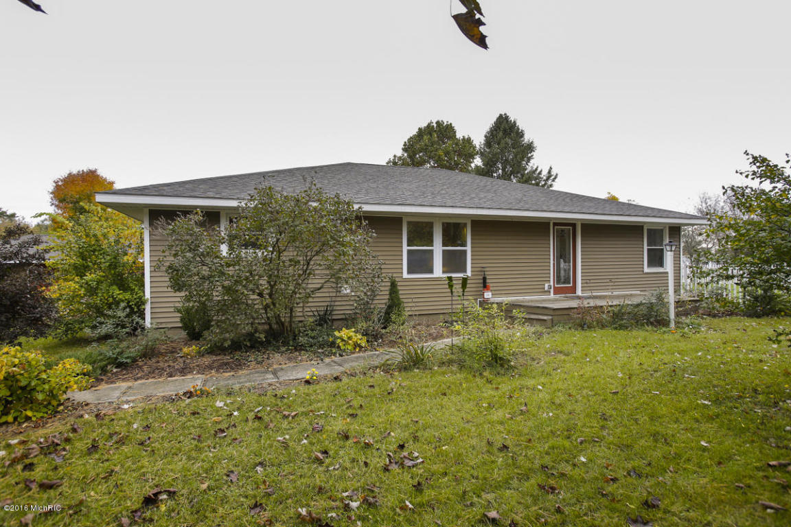 918 Marsh Rd, Plainwell, MI 49080 photo 2