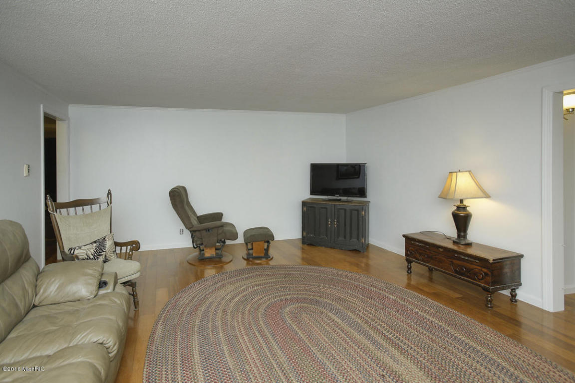 918 Marsh Rd, Plainwell, MI 49080 photo 4