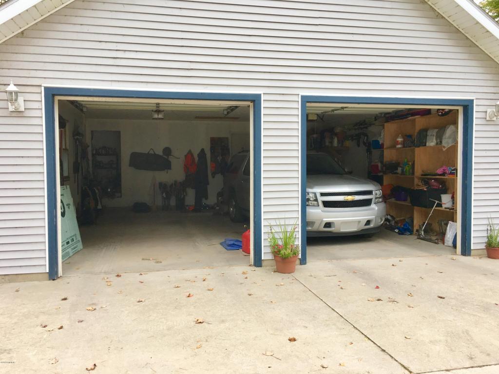 4241 W Pine Bluff Dr, Grant, MI 49327 photo 5