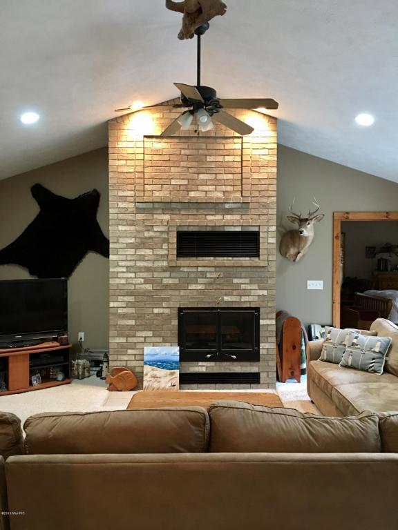 4241 W Pine Bluff Dr, Grant, MI 49327 photo 12