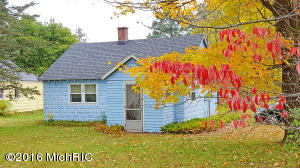 1363 E Wilcox Ave, White Cloud, MI 49349 photo 1