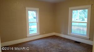 207 Putney St, Belding, MI 48809 photo 10