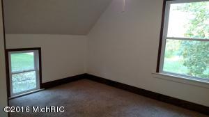 207 Putney St, Belding, MI 48809 photo 12