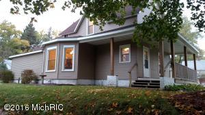 207 Putney St, Belding, MI 48809 photo 2