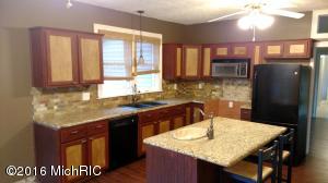 207 Putney St, Belding, MI 48809 photo 3