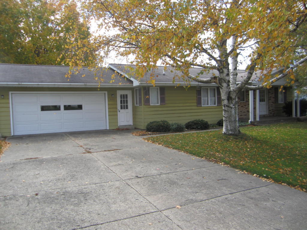520 Apache Dr, Fremont, MI 49412 photo 3