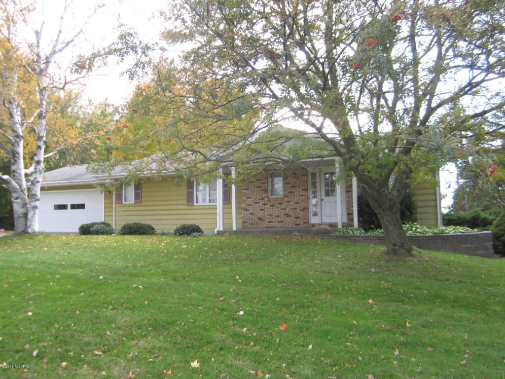 520 Apache Dr, Fremont, MI 49412 photo 2