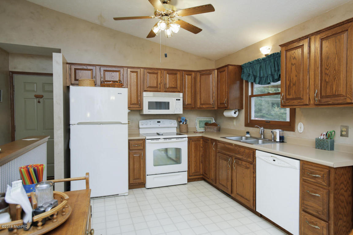 283 8th St, Plainwell, MI 49080 photo 6