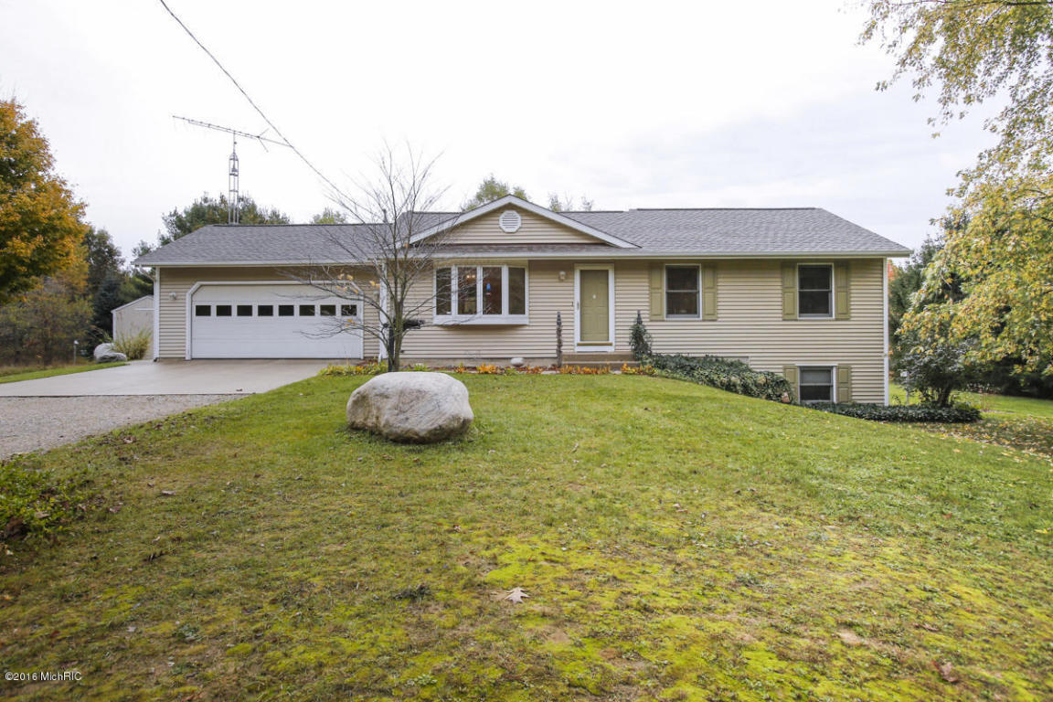 283 8th St, Plainwell, MI 49080 photo 1