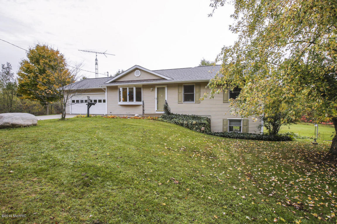 283 8th St, Plainwell, MI 49080 photo 2