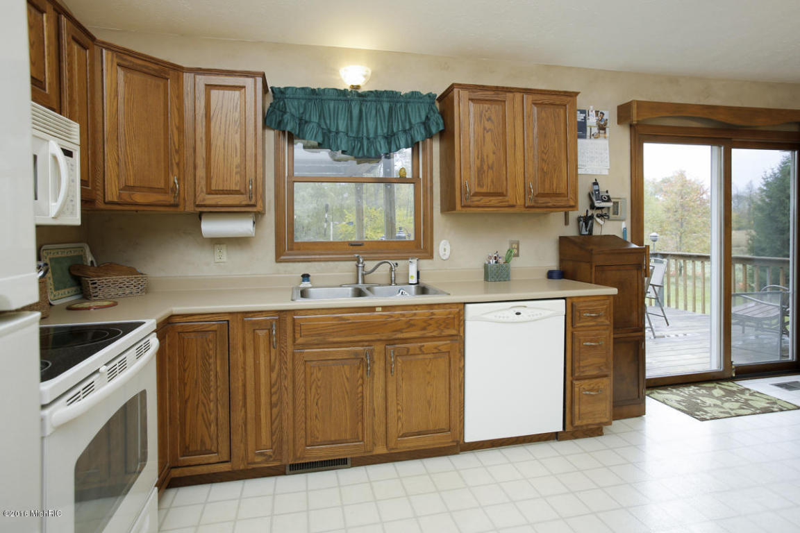 283 8th St, Plainwell, MI 49080 photo 7