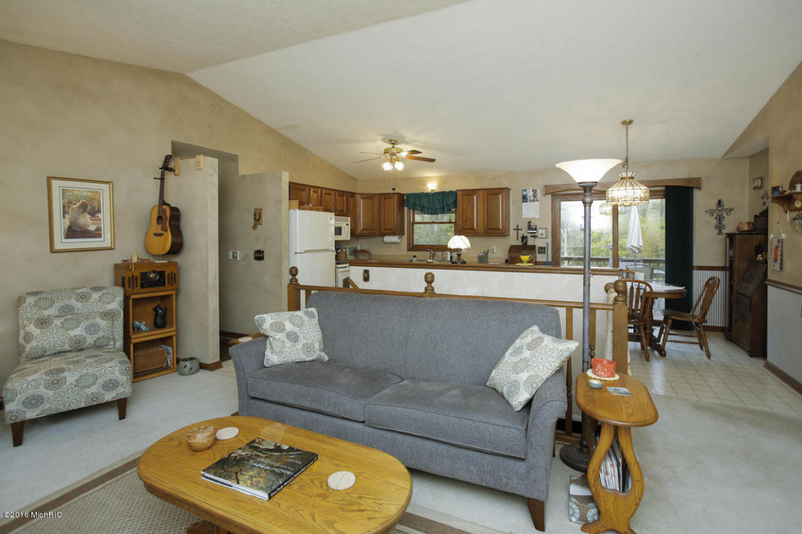 283 8th St, Plainwell, MI 49080 photo 5