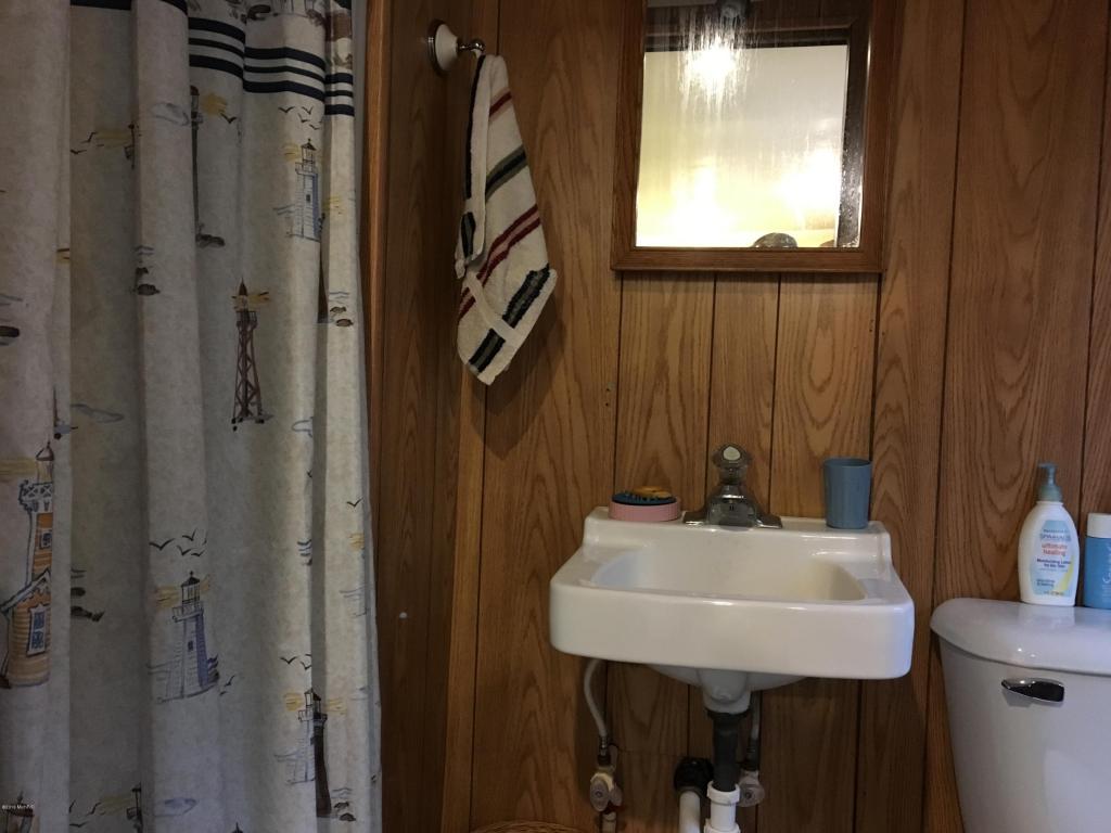 913 Maas Ln, Pullman, MI 49450 photo 11