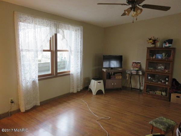 1248 Robinson Rd, Quincy, MI 49082 photo 6