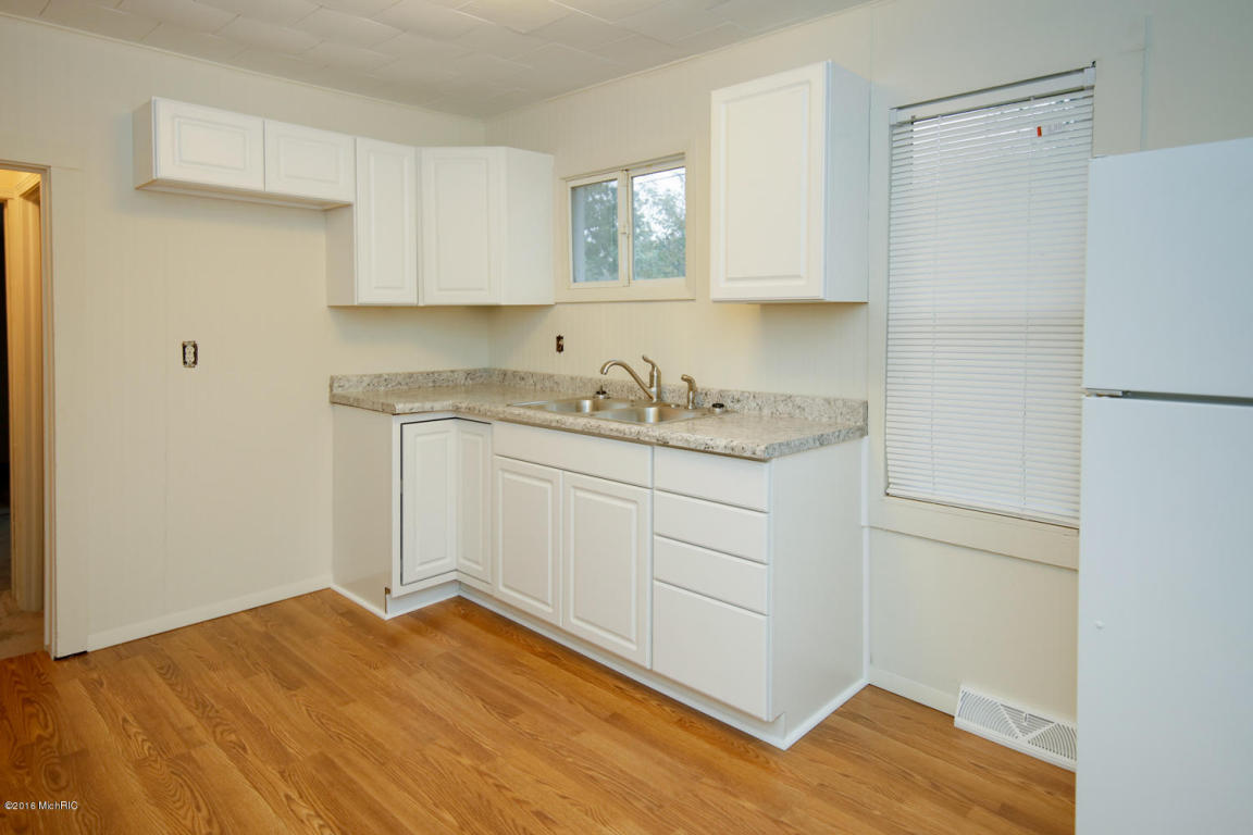 628 Spring St, Three Rivers, MI 49093 photo 5