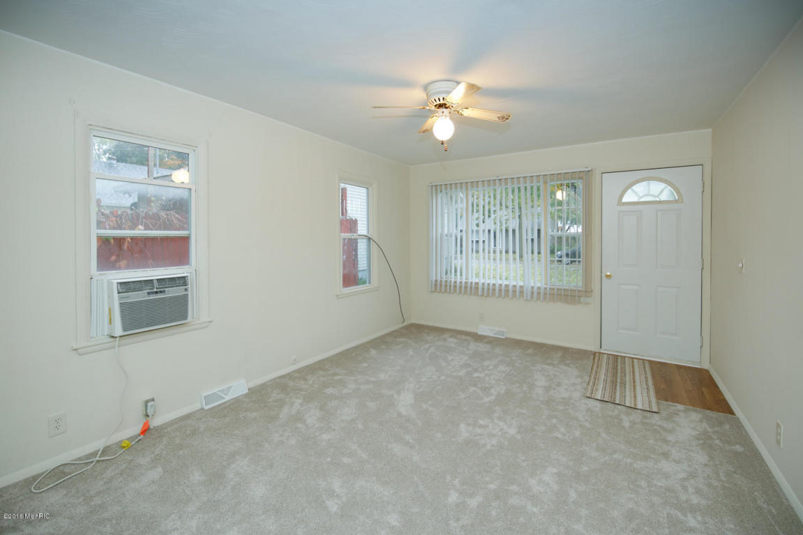 628 Spring St, Three Rivers, MI 49093 photo 3