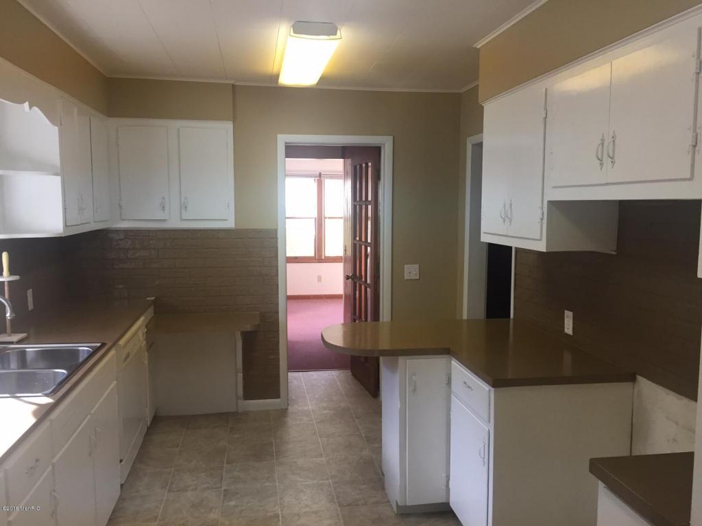 128 E Pine St, Fremont, MI 49412 photo 7