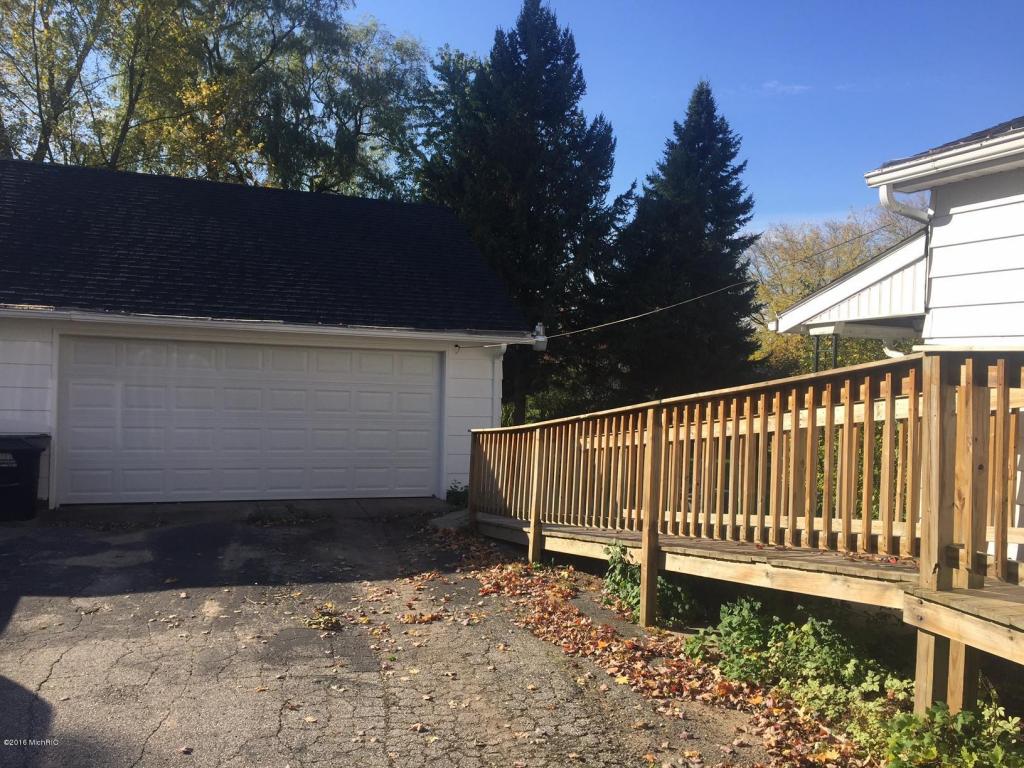 128 E Pine St, Fremont, MI 49412 photo 4