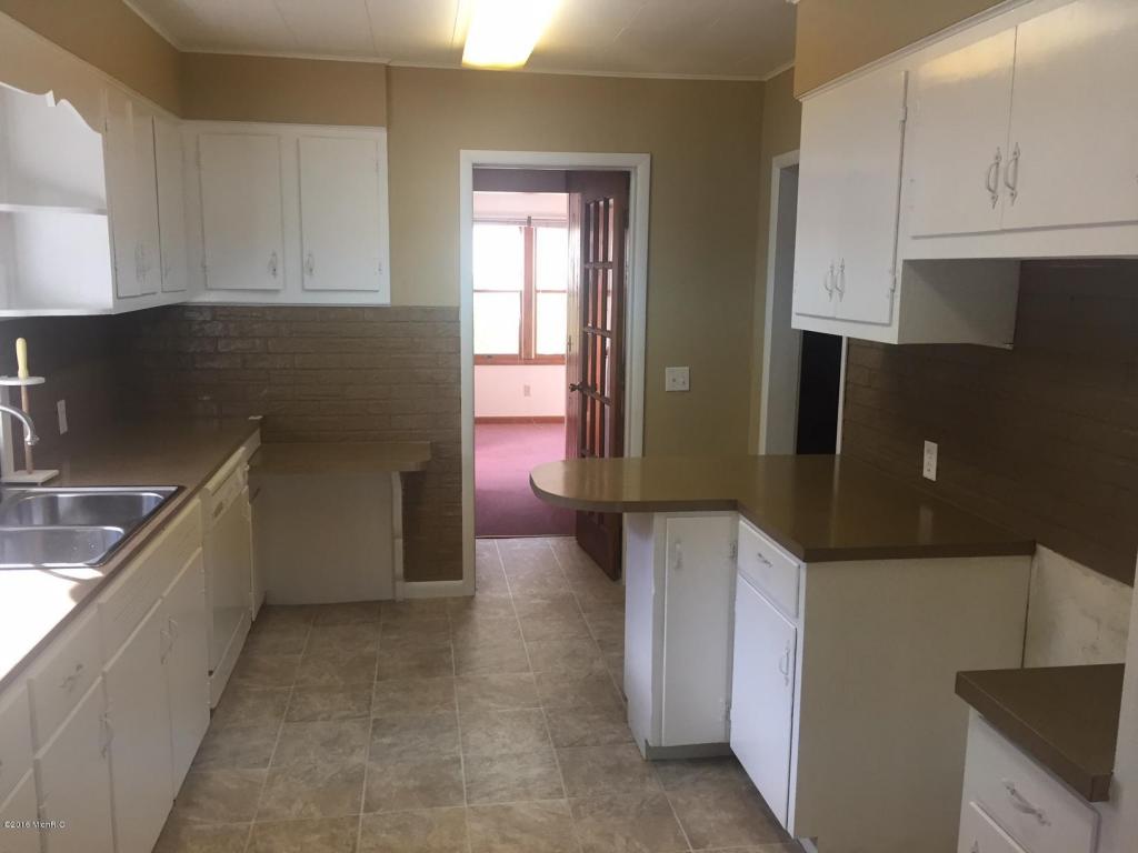 128 E Pine St, Fremont, MI 49412 photo 8