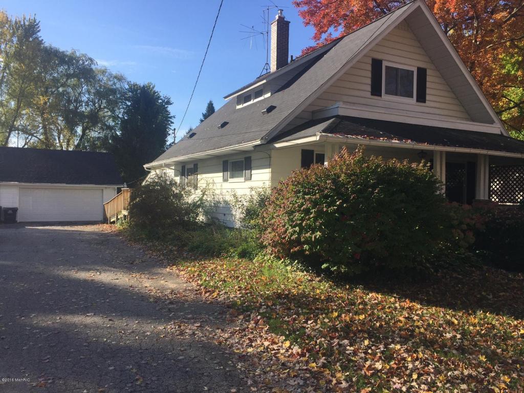 128 E Pine St, Fremont, MI 49412 photo 3