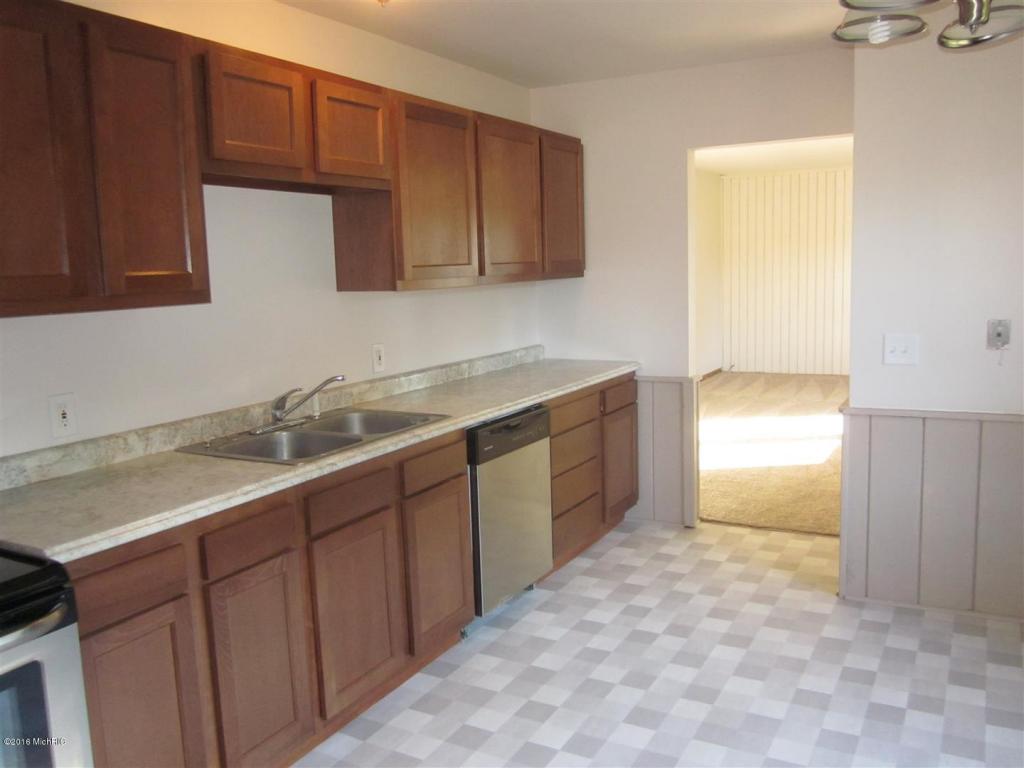 780 Glenview Dr, Plainwell, MI 49080 photo 7