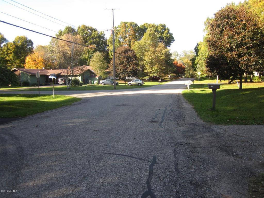 780 Glenview Dr, Plainwell, MI 49080 photo 2