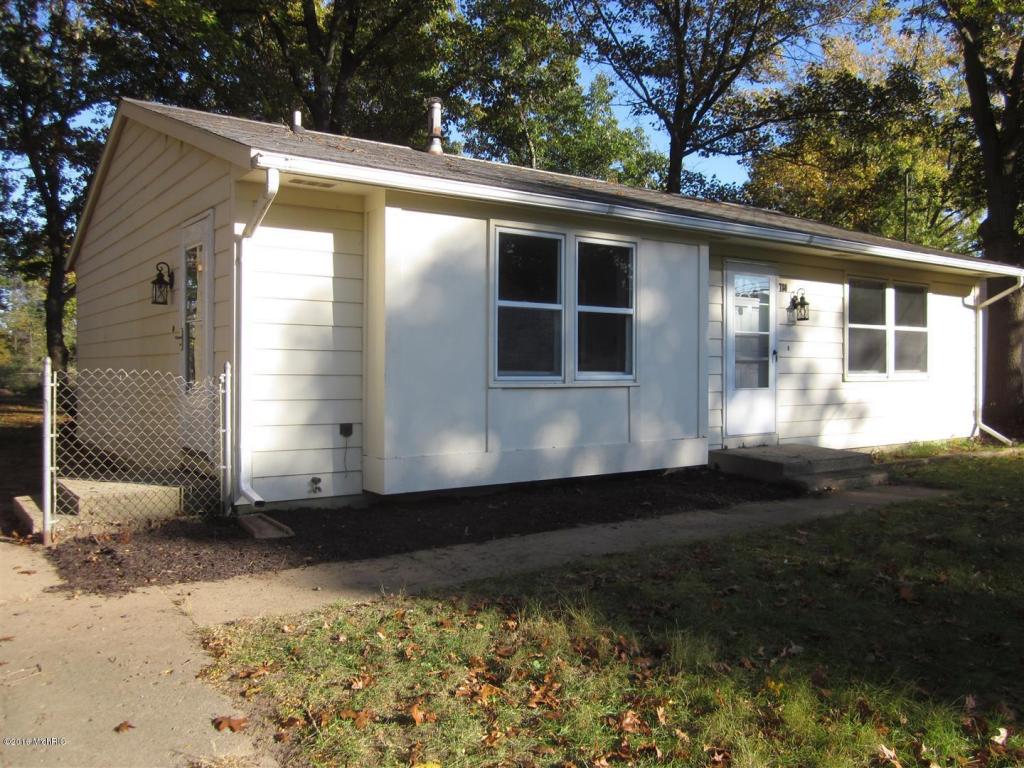780 Glenview Dr, Plainwell, MI 49080 photo 1