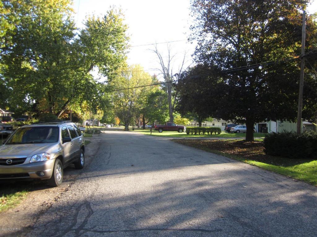 780 Glenview Dr, Plainwell, MI 49080 photo 3