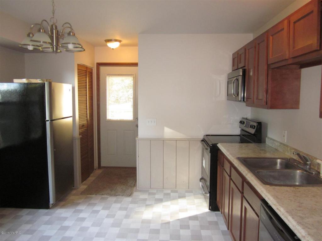 780 Glenview Dr, Plainwell, MI 49080 photo 8