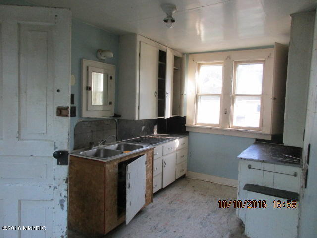411 Maple St, Three Rivers, MI 49093 photo 9
