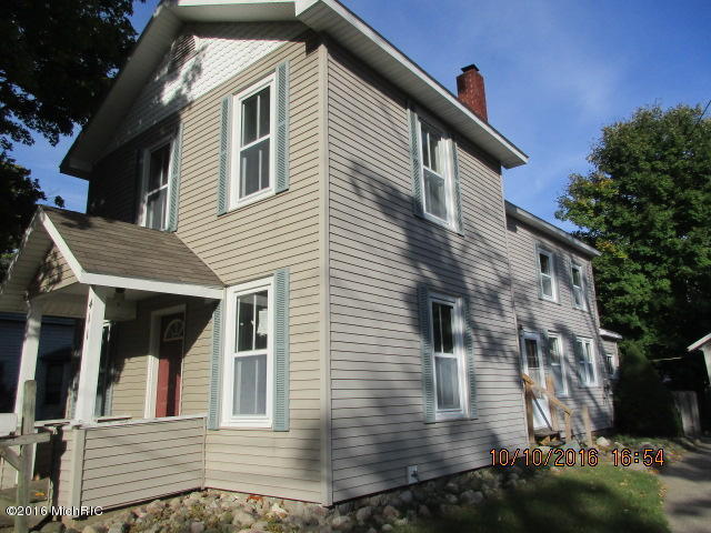 411 Maple St, Three Rivers, MI 49093 photo 2