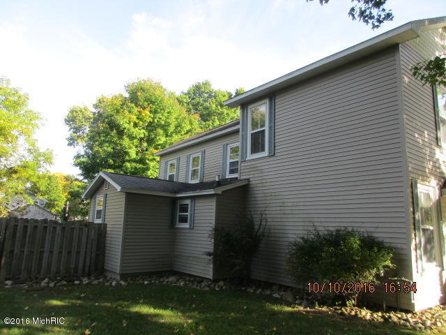 411 Maple St, Three Rivers, MI 49093 photo 3